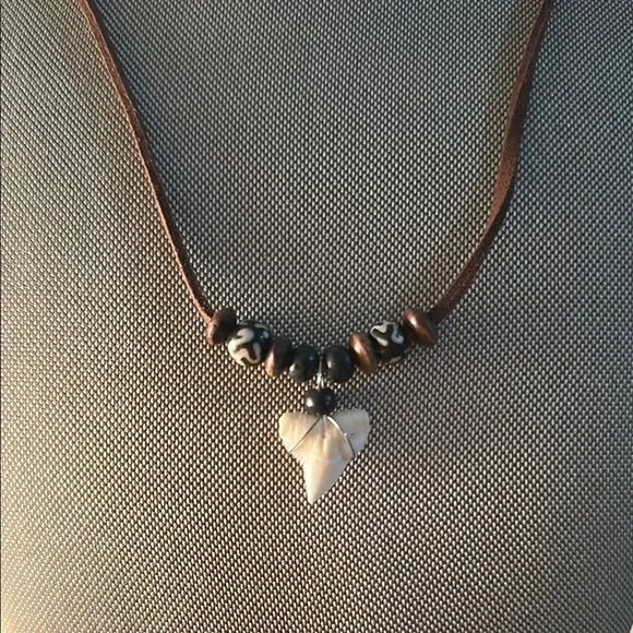 New Hawaiian Shark Tooth & Beaded Necklace - Picture 1 of 8